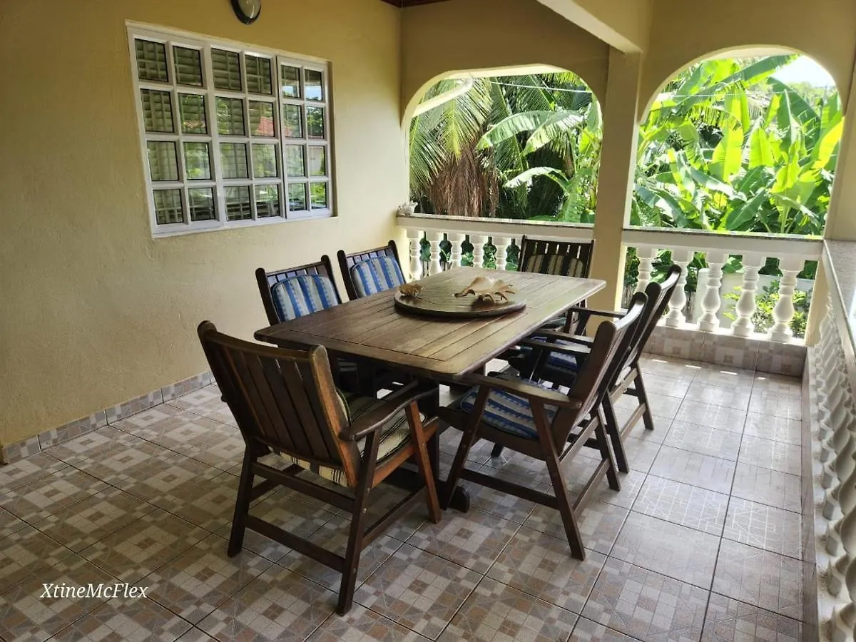 Captain'S Villa Takamaka