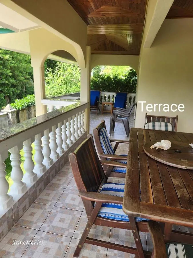 Captain'S Villa Takamaka
