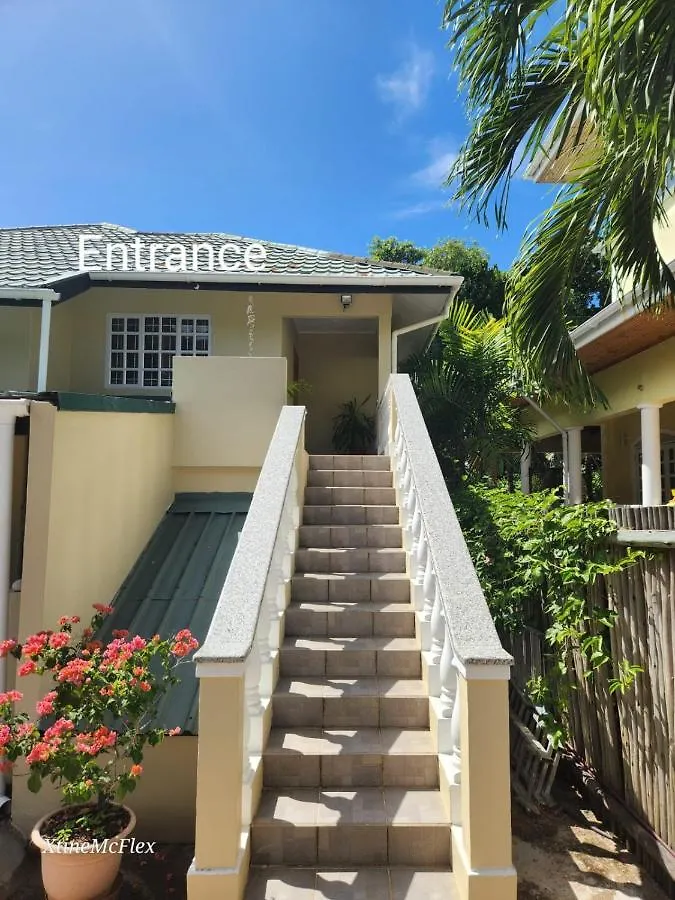 Captain'S Villa Takamaka
