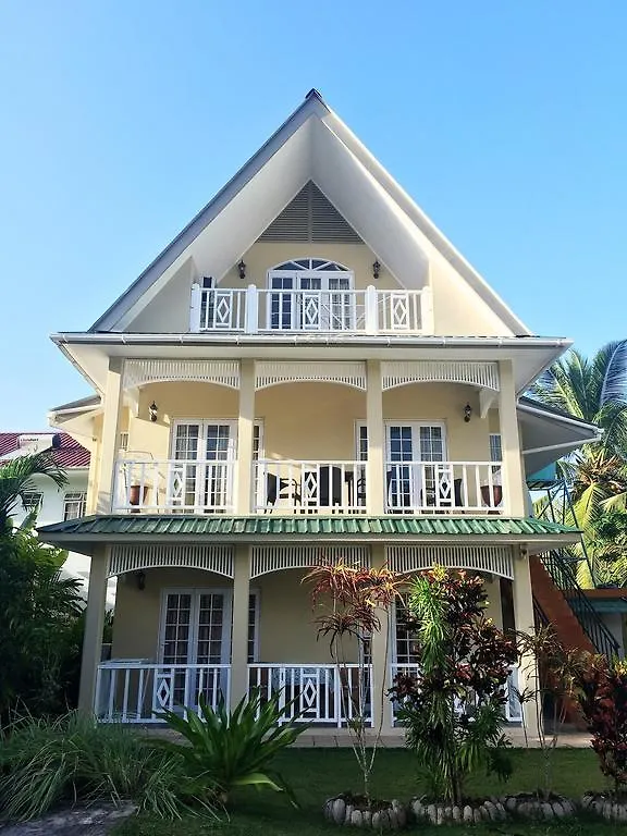Captain'S Villa Takamaka