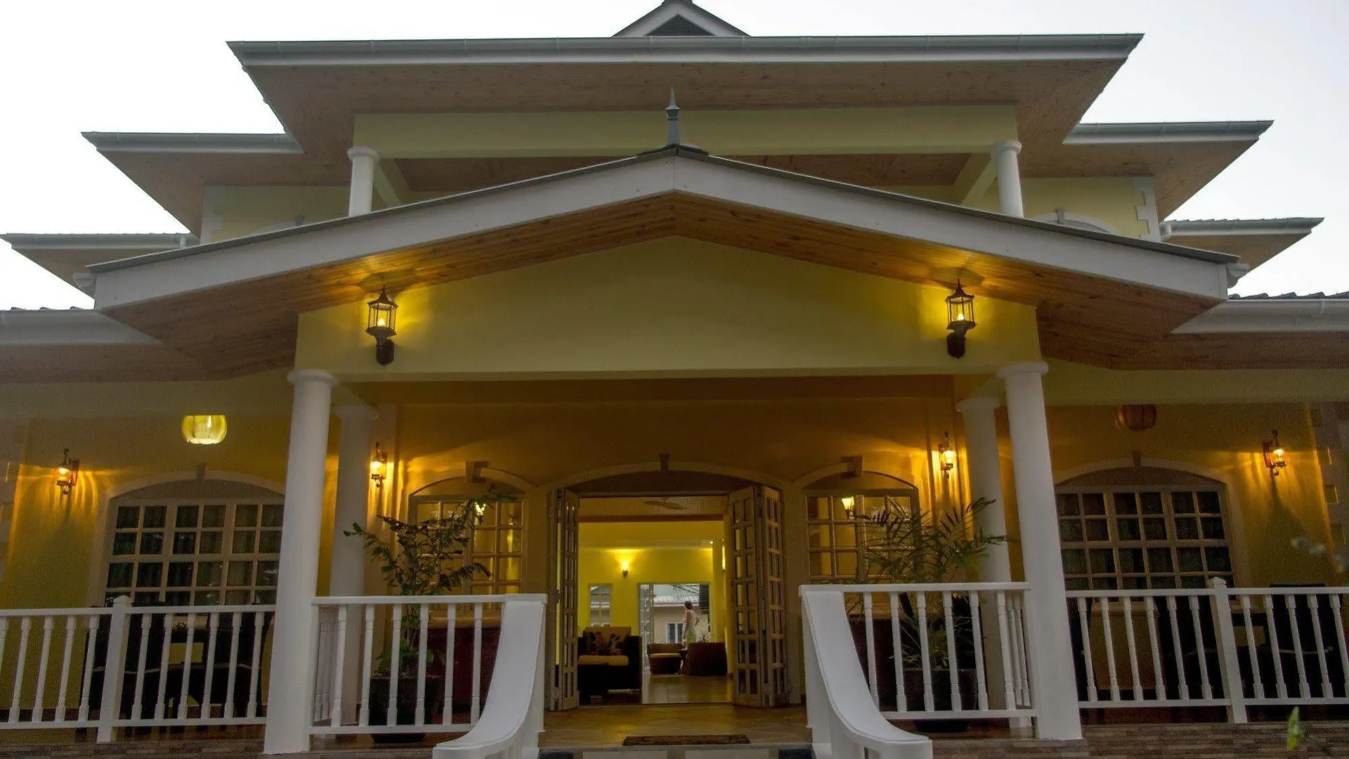 Captain'S Villa Takamaka