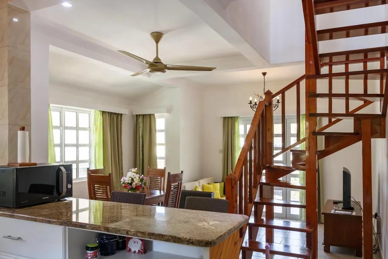 Captain'S Villa Takamaka